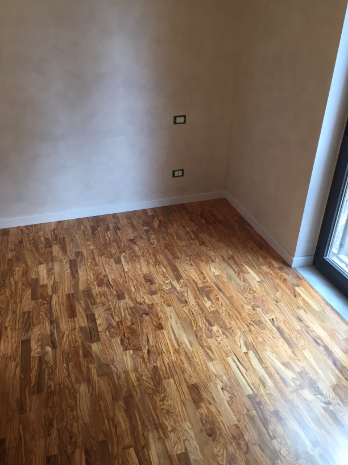 Lampaquet Olivo extra venato (COMPLETO DI POSA)